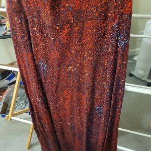 EUC Lularoe M Maxi Blue and yellow on Red Background See Pictures